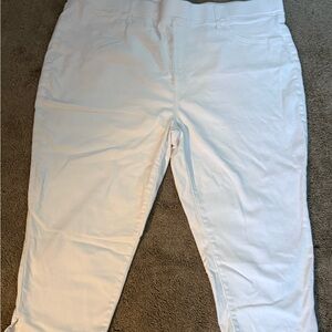 Chic White Capris